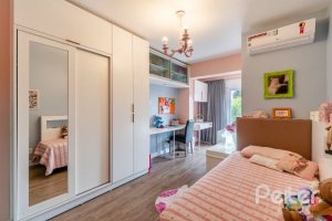 Casa à venda com 332m², 4 dormitórios, 2 suítes, 3 vagas, no bairro Tristeza em Porto Alegre