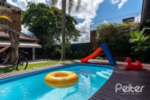 Casa à venda com 332m², 4 dormitórios, 2 suítes, 3 vagas, no bairro Tristeza em Porto Alegre