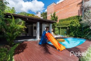 Casa à venda com 332m², 4 dormitórios, 2 suítes, 3 vagas, no bairro Tristeza em Porto Alegre