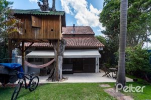 Casa à venda com 332m², 4 dormitórios, 2 suítes, 3 vagas, no bairro Tristeza em Porto Alegre