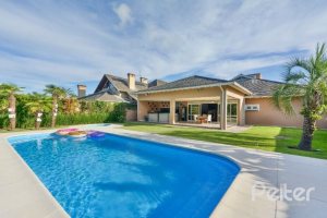 Casa em Condomínio à venda com 535m², 4 dormitórios, 4 suítes, 4 vagas, no bairro Terra Ville em PORTO ALEGRE