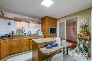 Casa à venda com 449m², 4 dormitórios, 4 suítes, 4 vagas, no bairro Jardim Isabel em Porto Alegre