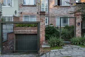 Casa à venda com 449m², 4 dormitórios, 4 suítes, 4 vagas, no bairro Jardim Isabel em Porto Alegre