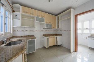Casa à venda com 206m², 3 dormitórios, 1 suíte, 2 vagas, no bairro Ipanema em Porto Alegre