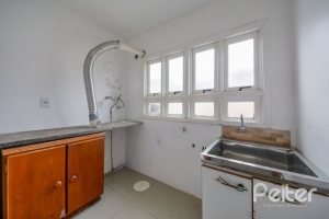 Casa à venda com 206m², 3 dormitórios, 1 suíte, 2 vagas, no bairro Ipanema em Porto Alegre