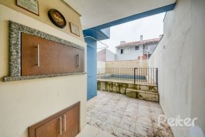 Casa à venda com 206m², 3 dormitórios, 1 suíte, 2 vagas, no bairro Ipanema em Porto Alegre