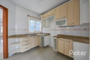 Casa à venda com 206m², 3 dormitórios, 1 suíte, 2 vagas, no bairro Ipanema em Porto Alegre