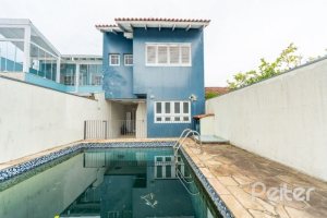 Casa à venda com 206m², 3 dormitórios, 1 suíte, 2 vagas, no bairro Ipanema em Porto Alegre