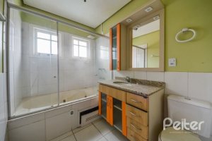 Casa à venda com 206m², 3 dormitórios, 1 suíte, 2 vagas, no bairro Ipanema em Porto Alegre