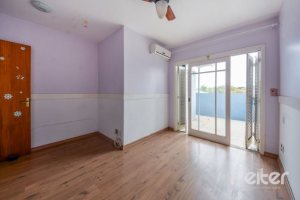 Casa à venda com 206m², 3 dormitórios, 1 suíte, 2 vagas, no bairro Ipanema em Porto Alegre