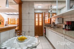 Casa em Condomínio à venda com 233m², 3 dormitórios, 1 suíte, 2 vagas, no bairro Tristeza em Porto Alegre