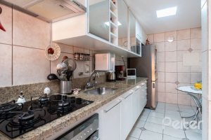 Casa em Condomínio à venda com 233m², 3 dormitórios, 1 suíte, 2 vagas, no bairro Tristeza em Porto Alegre