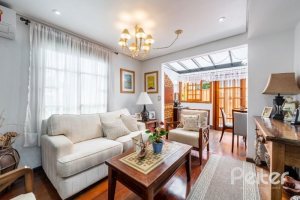 Casa em Condomínio à venda com 233m², 3 dormitórios, 1 suíte, 2 vagas, no bairro Tristeza em Porto Alegre