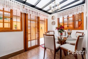 Casa em Condomínio à venda com 233m², 3 dormitórios, 1 suíte, 2 vagas, no bairro Tristeza em Porto Alegre