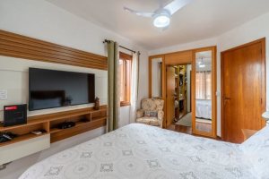 Casa em Condomínio à venda com 233m², 3 dormitórios, 1 suíte, 2 vagas, no bairro Tristeza em Porto Alegre