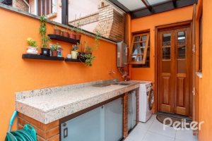 Casa em Condomínio à venda com 233m², 3 dormitórios, 1 suíte, 2 vagas, no bairro Tristeza em Porto Alegre