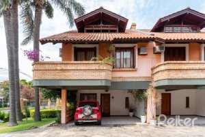 Casa em Condomínio à venda com 233m², 3 dormitórios, 1 suíte, 2 vagas, no bairro Tristeza em Porto Alegre