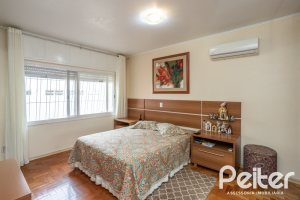 Casa em Condomínio à venda com 198m², 3 dormitórios, 1 suíte, 6 vagas, no bairro Tristeza em Porto Alegre