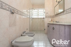 Casa em Condomínio à venda com 198m², 3 dormitórios, 1 suíte, 6 vagas, no bairro Tristeza em Porto Alegre