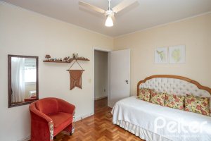 Casa em Condomínio à venda com 198m², 3 dormitórios, 1 suíte, 6 vagas, no bairro Tristeza em Porto Alegre