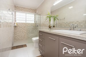 Casa em Condomínio à venda com 198m², 3 dormitórios, 1 suíte, 6 vagas, no bairro Tristeza em Porto Alegre