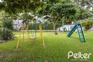 Casa em Condomínio à venda com 198m², 3 dormitórios, 1 suíte, 6 vagas, no bairro Tristeza em Porto Alegre