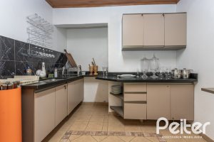 Casa em Condomínio à venda com 198m², 3 dormitórios, 1 suíte, 6 vagas, no bairro Tristeza em Porto Alegre