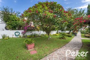Casa em Condomínio à venda com 198m², 3 dormitórios, 1 suíte, 6 vagas, no bairro Tristeza em Porto Alegre