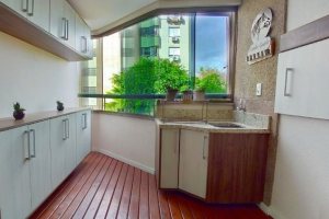 Apartamento à venda com 66m², 2 dormitórios, 1 vaga, no bairro Cristal em Porto Alegre