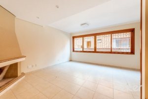 Casa em Condomínio à venda com 255m², 4 dormitórios, 2 suítes, 4 vagas, no bairro Vila Assunção em Porto Alegre