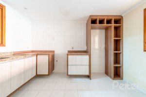 Casa em Condomínio à venda com 255m², 4 dormitórios, 2 suítes, 4 vagas, no bairro Vila Assunção em Porto Alegre