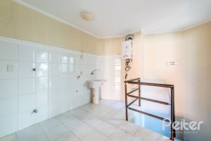 Casa em Condomínio à venda com 255m², 4 dormitórios, 2 suítes, 4 vagas, no bairro Vila Assunção em Porto Alegre