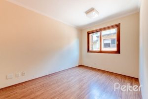 Casa em Condomínio à venda com 255m², 4 dormitórios, 2 suítes, 4 vagas, no bairro Vila Assunção em Porto Alegre