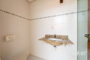Casa em Condomínio à venda com 255m², 4 dormitórios, 2 suítes, 4 vagas, no bairro Vila Assunção em Porto Alegre