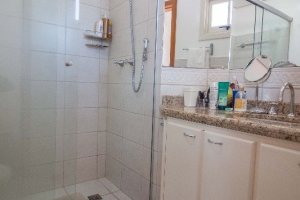 Casa em Condomínio à venda com 224m², 3 dormitórios, 2 suítes, 2 vagas, no bairro Tristeza em Porto Alegre