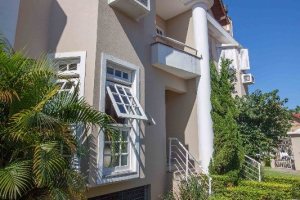 Casa em Condomínio à venda com 224m², 3 dormitórios, 2 suítes, 2 vagas, no bairro Tristeza em Porto Alegre