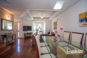 Casa em Condomínio à venda com 224m², 3 dormitórios, 2 suítes, 2 vagas, no bairro Tristeza em Porto Alegre