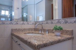 Casa em Condomínio à venda com 224m², 3 dormitórios, 2 suítes, 2 vagas, no bairro Tristeza em Porto Alegre