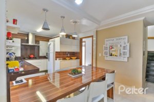 Casa em Condomínio à venda com 347m², 3 dormitórios, 1 suíte, 3 vagas, no bairro Jardim Isabel em Porto Alegre