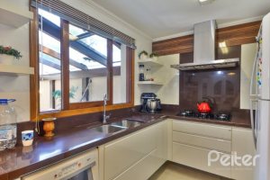 Casa em Condomínio à venda com 347m², 3 dormitórios, 1 suíte, 3 vagas, no bairro Jardim Isabel em Porto Alegre