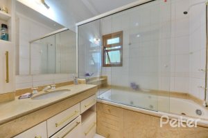 Casa em Condomínio à venda com 347m², 3 dormitórios, 1 suíte, 3 vagas, no bairro Jardim Isabel em Porto Alegre