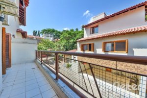 Casa em Condomínio à venda com 347m², 3 dormitórios, 1 suíte, 3 vagas, no bairro Jardim Isabel em Porto Alegre