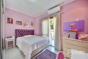 Casa em Condomínio à venda com 347m², 3 dormitórios, 1 suíte, 3 vagas, no bairro Jardim Isabel em Porto Alegre