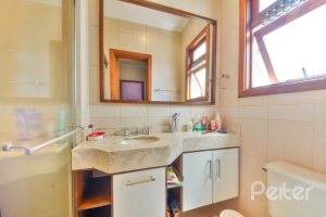 Casa em Condomínio à venda com 347m², 3 dormitórios, 1 suíte, 3 vagas, no bairro Jardim Isabel em Porto Alegre