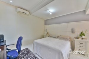 Casa em Condomínio à venda com 347m², 3 dormitórios, 1 suíte, 3 vagas, no bairro Jardim Isabel em Porto Alegre