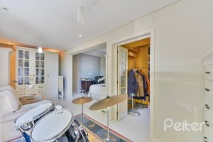 Casa em Condomínio à venda com 347m², 3 dormitórios, 1 suíte, 3 vagas, no bairro Jardim Isabel em Porto Alegre