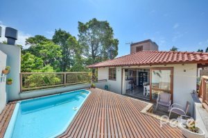 Casa em Condomínio à venda com 347m², 3 dormitórios, 1 suíte, 3 vagas, no bairro Jardim Isabel em Porto Alegre