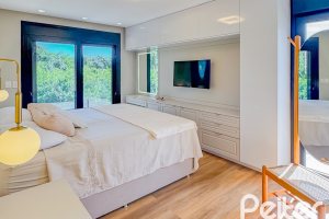 Casa em Condomínio à venda com 315m², 4 dormitórios, 4 suítes, 4 vagas, no bairro Alphaville em PORTO ALEGRE