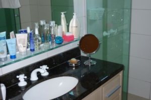 Casa em Condomínio à venda com 500m², 4 dormitórios, 4 suítes, 3 vagas, no bairro Vila Assunção em Porto Alegre