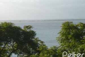 Casa em Condomínio à venda com 500m², 4 dormitórios, 4 suítes, 3 vagas, no bairro Vila Assunção em Porto Alegre